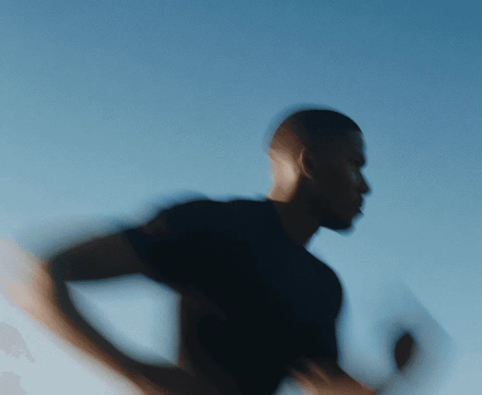 Un atleta en movimiento, capturado con la imagen barrida